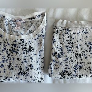 Victoria’s Secret waffle pajamas stars L